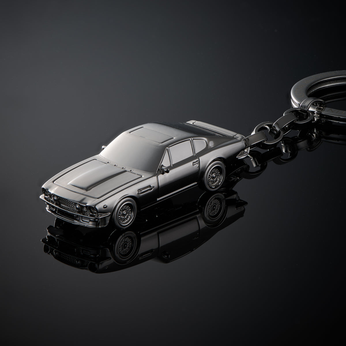 James Bond Aston Martin V8 Car Keyring