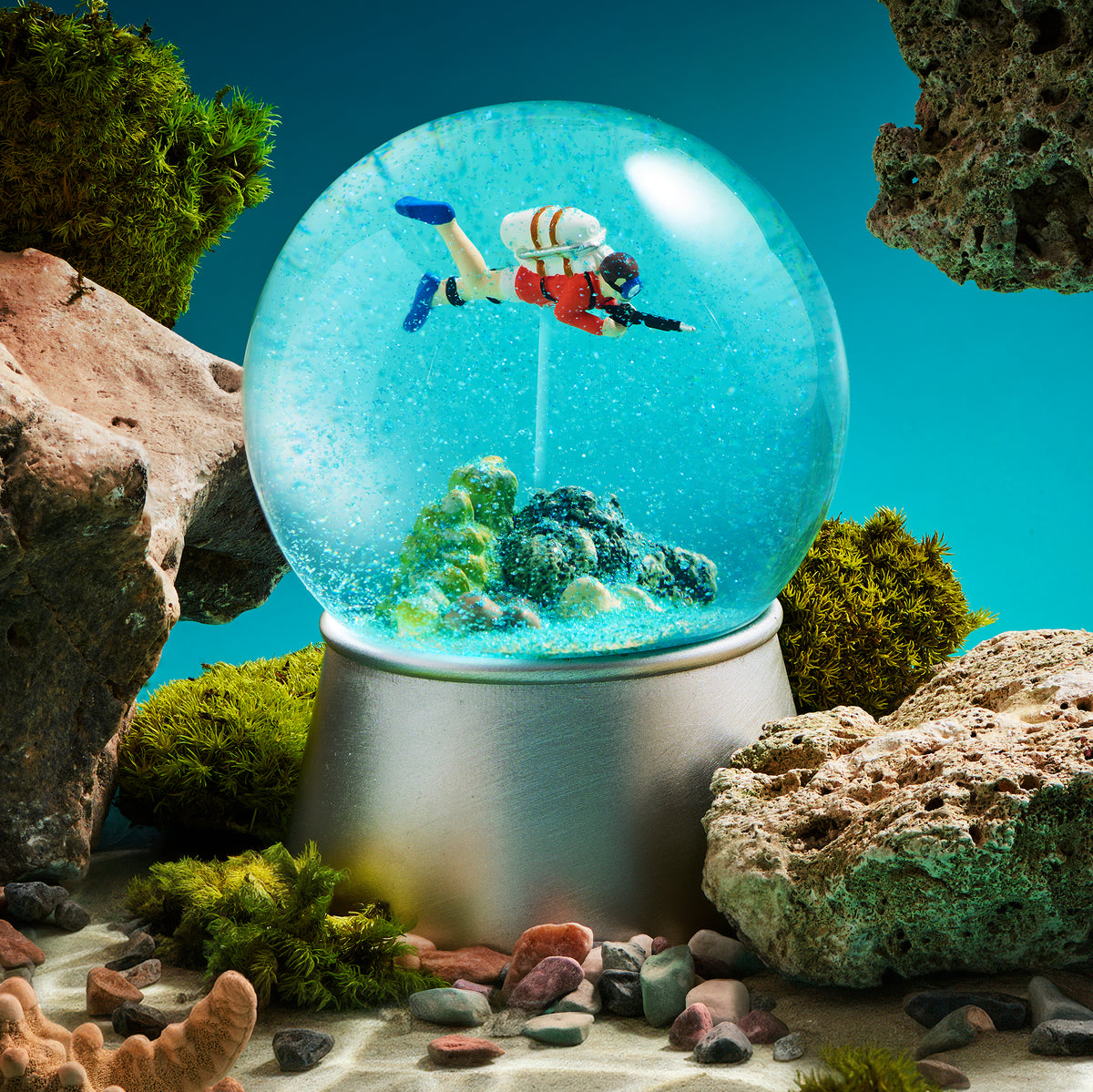 James Bond Thunderball Sea Globe - Limited Edition (Pre-order)