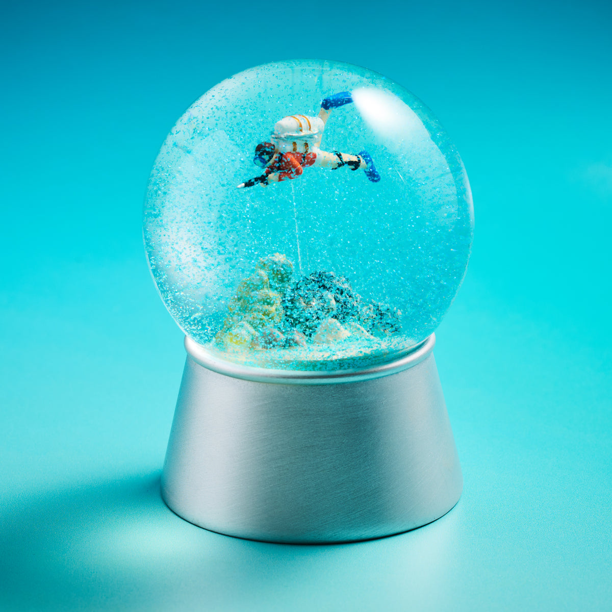 James Bond Thunderball Sea Globe - Limited Edition (Pre-order)
