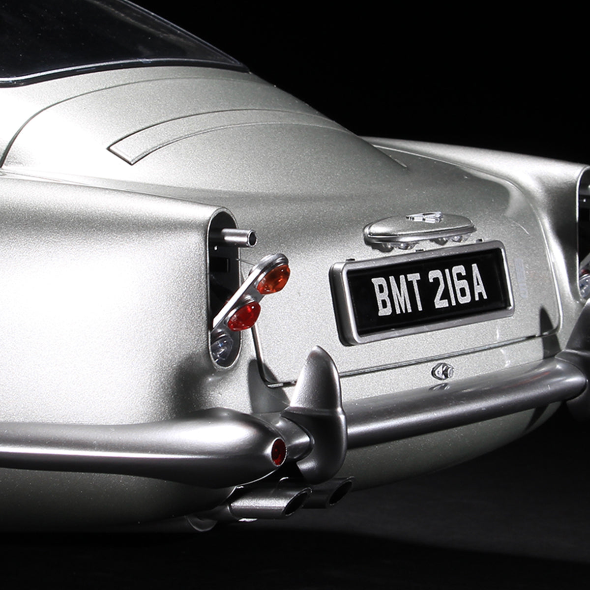 James Bond Keine Zeit zu sterben Aston Martin DB5 Modellauto-Bausatz - Nummeriertes Abonnement der Sammleredition - Von Agora Models