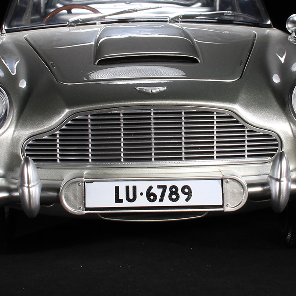 James Bond Keine Zeit zu sterben Aston Martin DB5 Modellauto-Bausatz - Abonnement - Von Agora Models