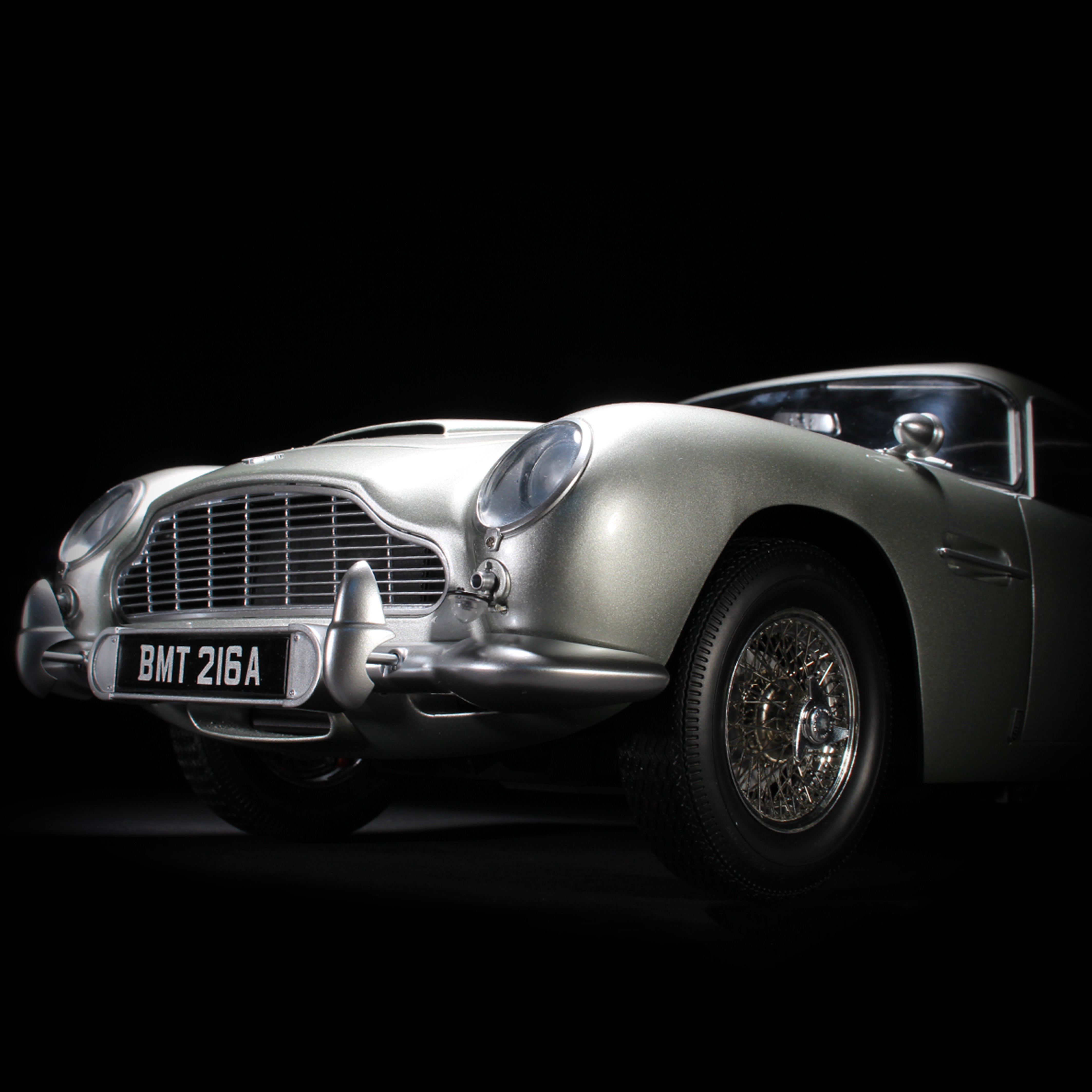 ASTON  MARTIN  DB5 ハンドメイド　ガレージ　ジオラマ James Bond Goldfinger DB5 Kit Collectors Subscription Agora | 007Store