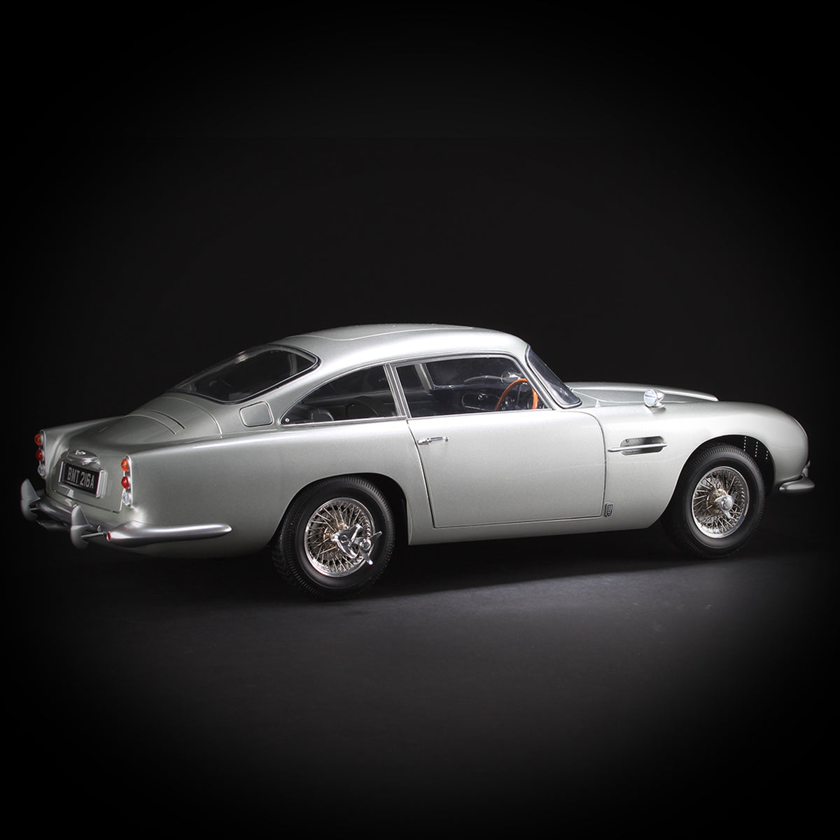 James Bond Keine Zeit zu sterben Aston Martin DB5 Modellauto-Bausatz - Nummeriertes Abonnement der Sammleredition - Von Agora Models