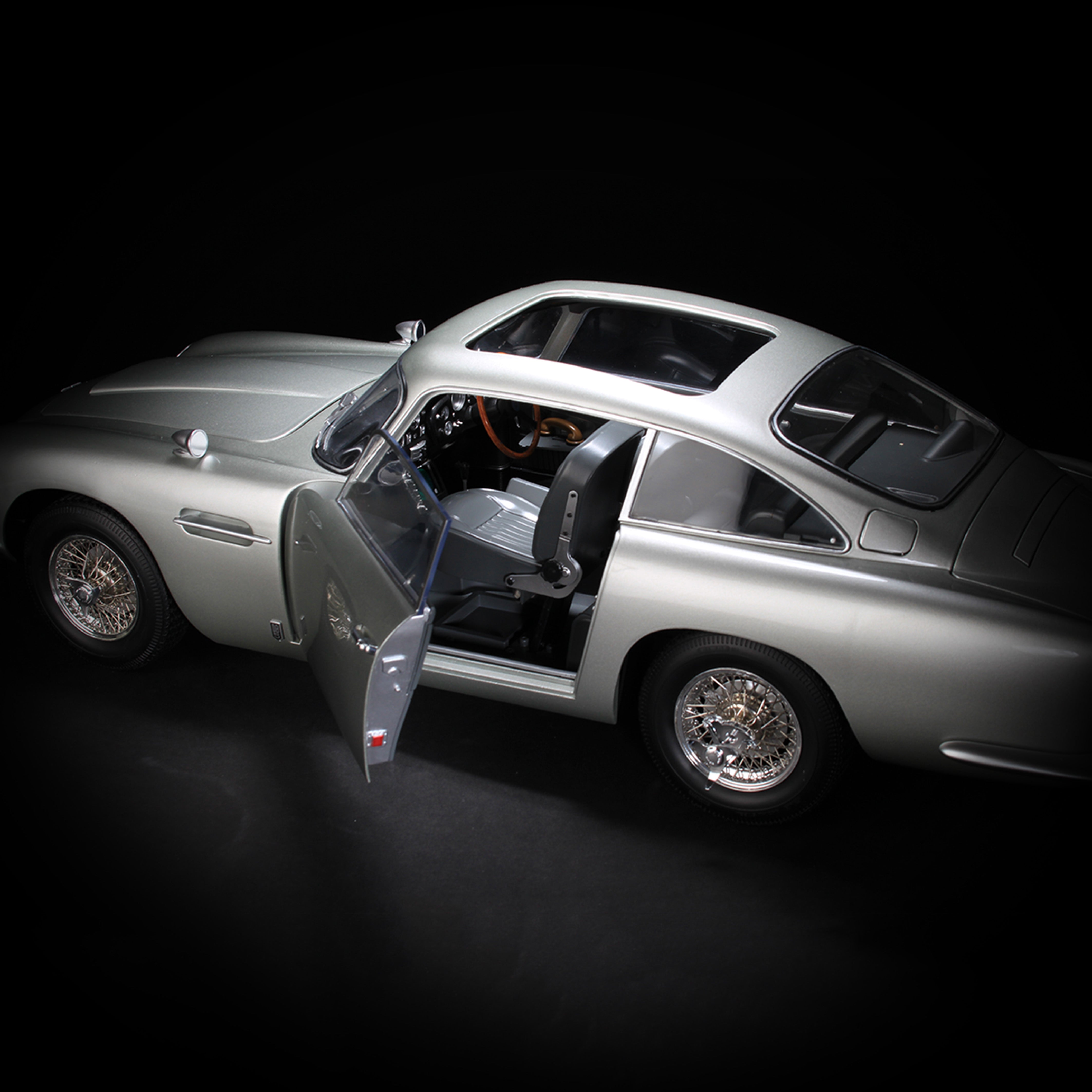 James Bond Goldfinger Aston Martin DB5 Model Car Kit