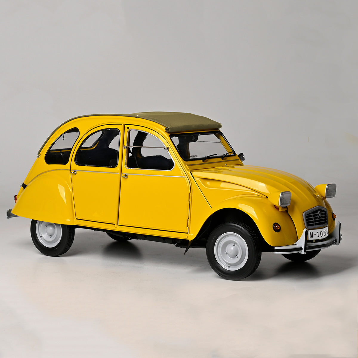 James Bond For Your Eyes Only Citroën 2CV Model Car Kit - By Agora Models