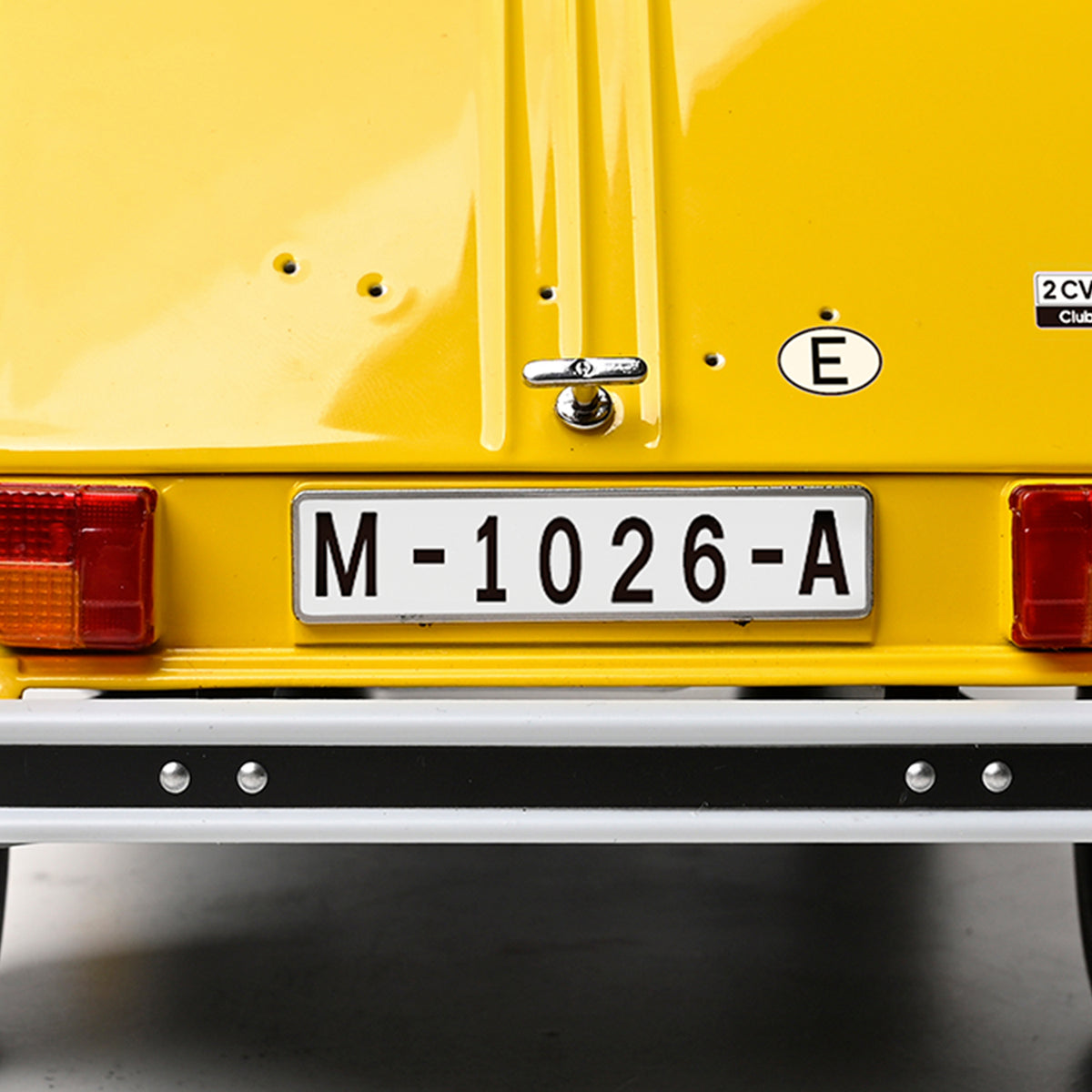 James Bond For Your Eyes Only Citroën 2CV Model Car Kit - By Agora Models