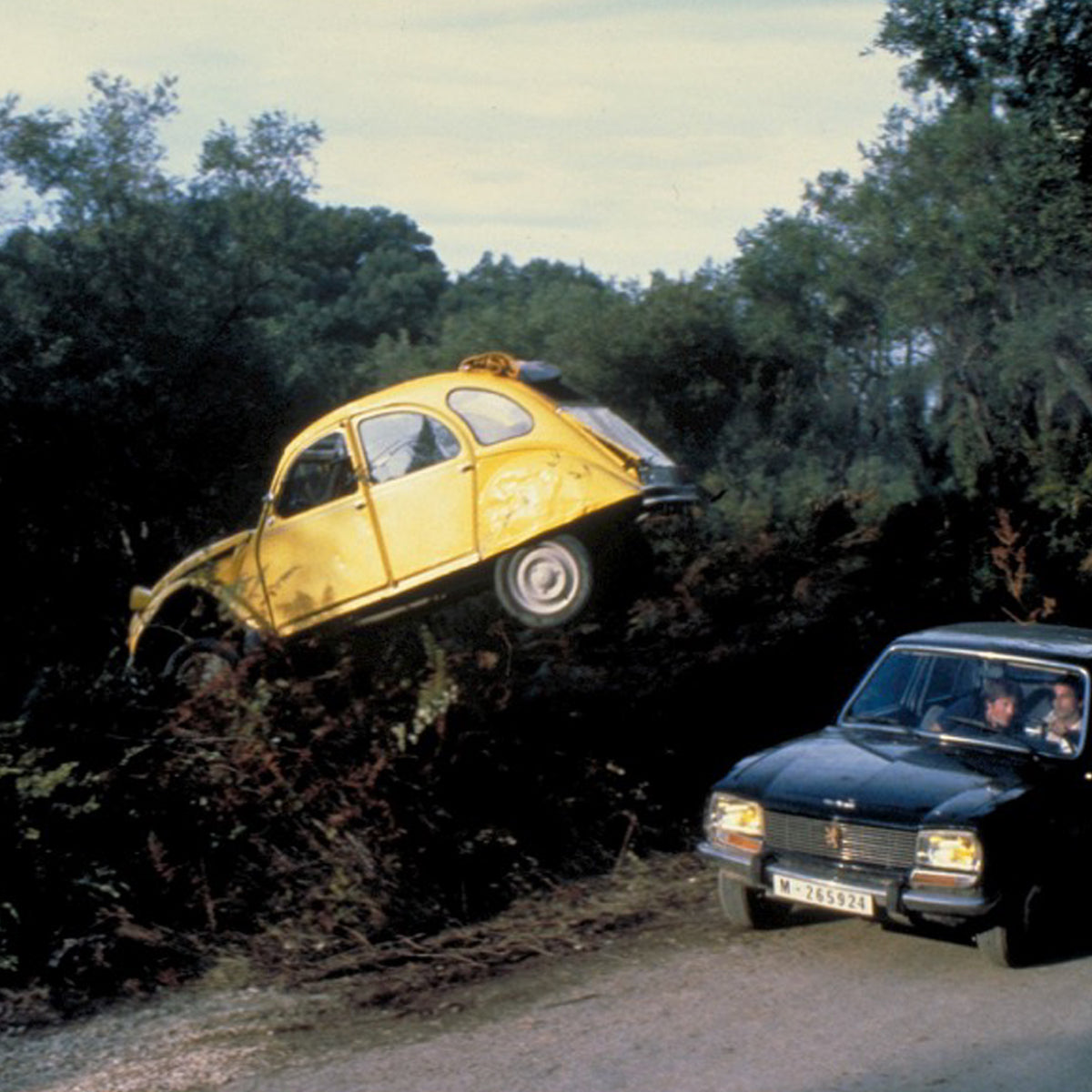 James Bond For Your Eyes Only Citroën 2CV Model Car Kit - By Agora Models