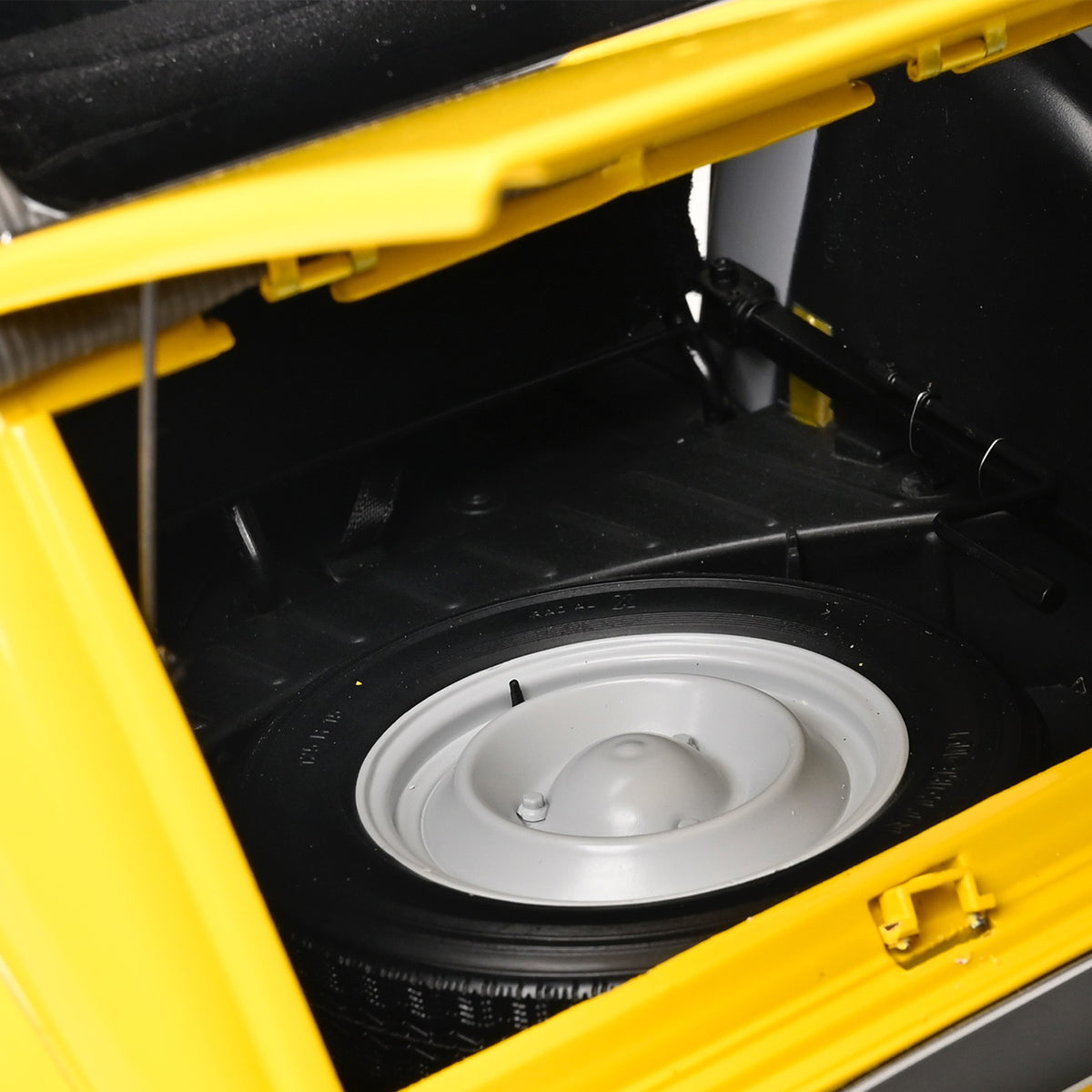 James Bond For Your Eyes Only Citroën 2CV Model Car Kit - By Agora Models