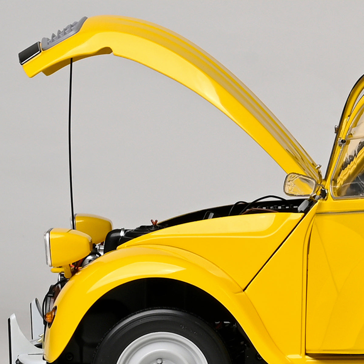 James Bond For Your Eyes Only Citroën 2CV Model Car Kit - By Agora Models