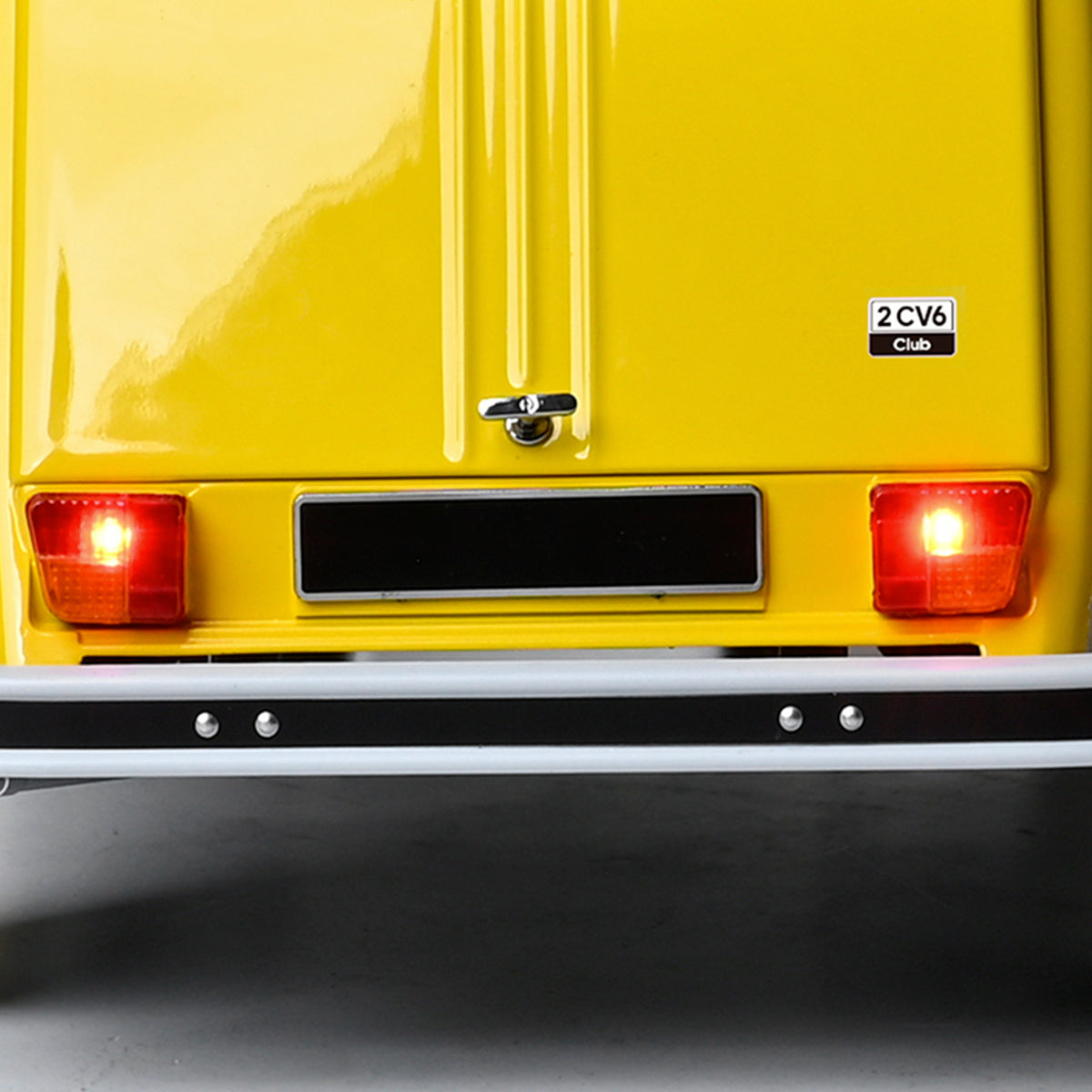 James Bond For Your Eyes Only Citroën 2CV Model Car Kit - By Agora Models