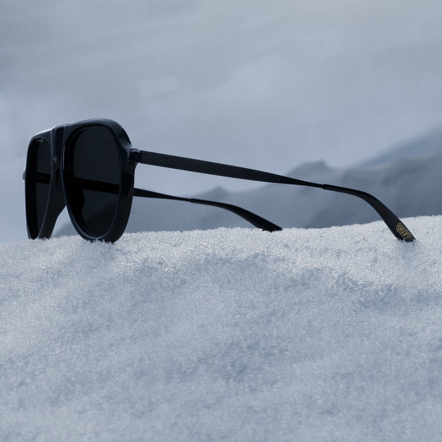 James Bond Vedretta Sunglasses Noir Barton Perreira