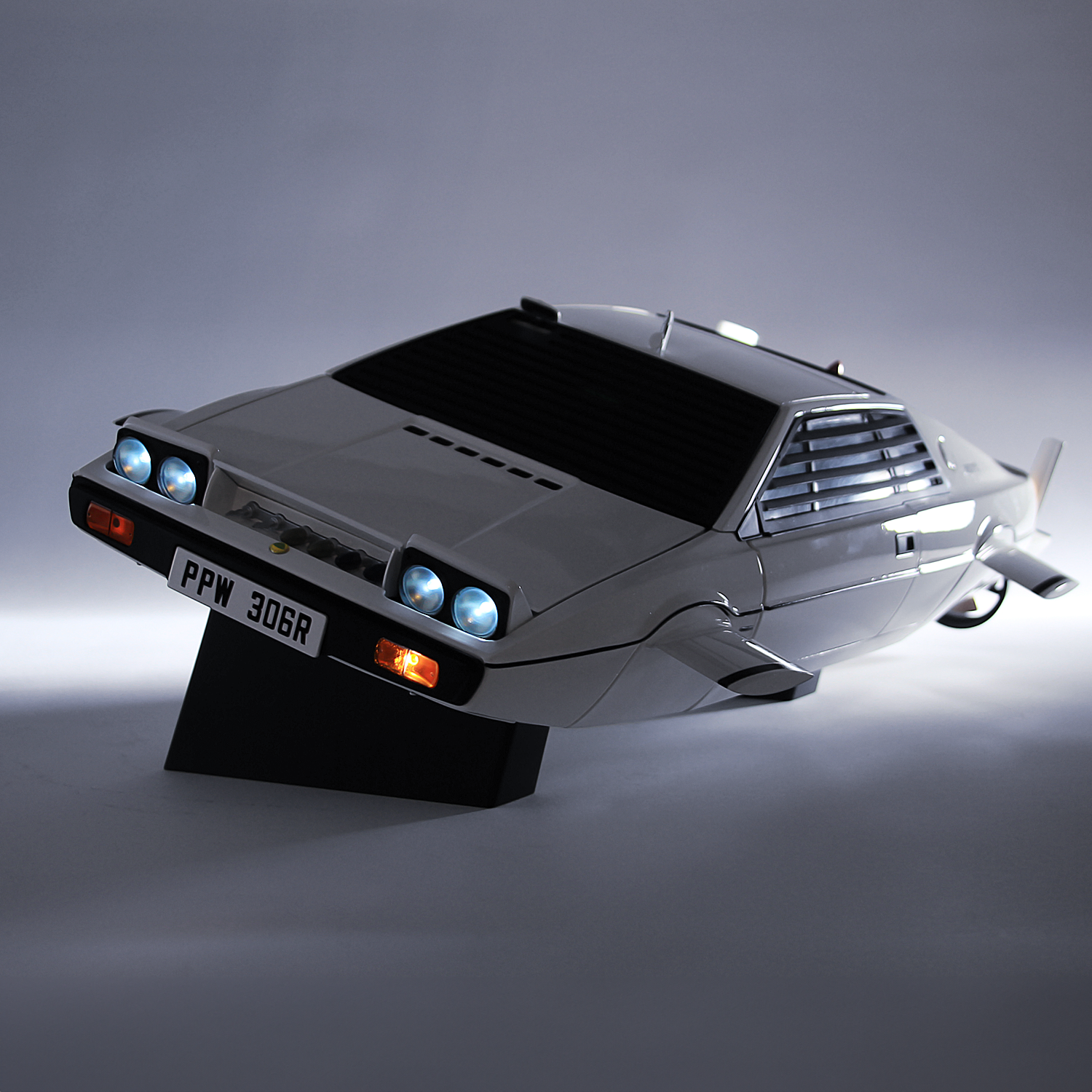 James Bond The Spy Who Loved Me Lotus Esprit Model Car Kit - By Agora Models 007Store