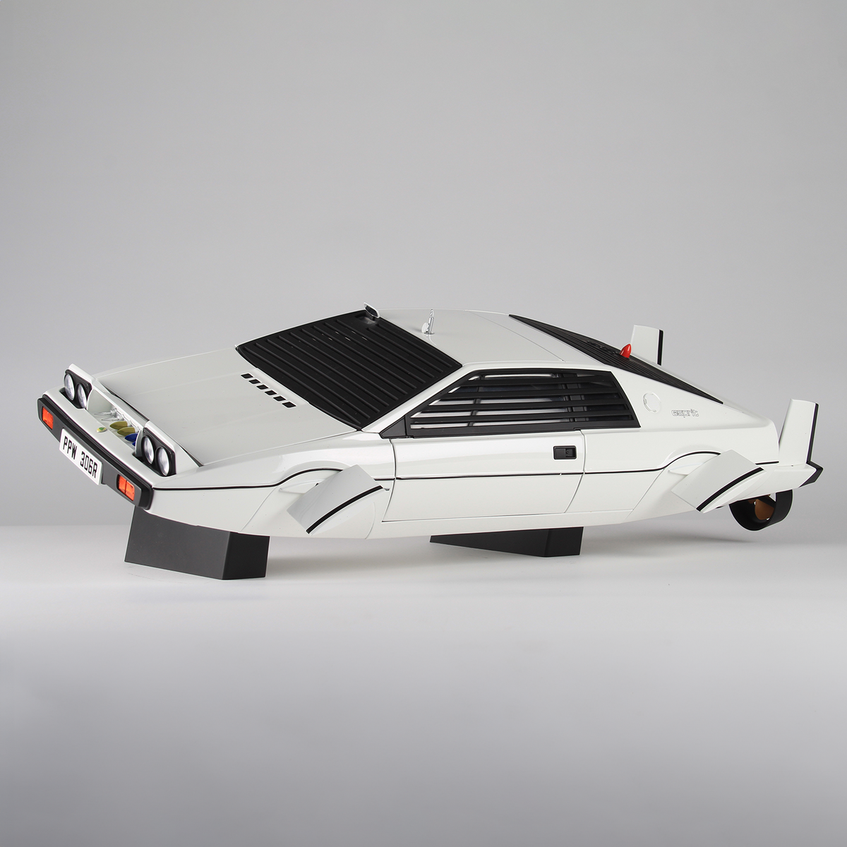 James Bond The Spy Who Loved Me Lotus Esprit Model Car Kit - Subscription - By Agora Models
