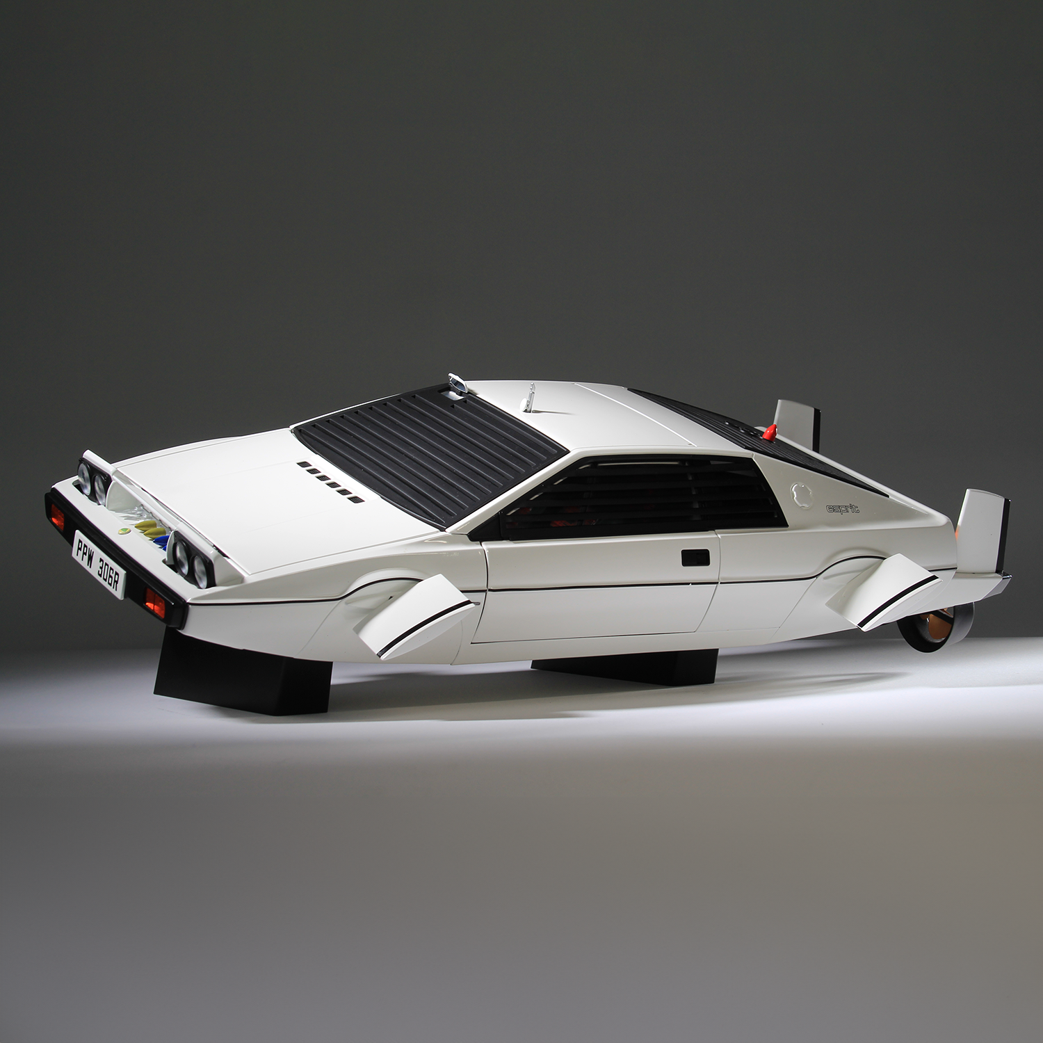 James Bond Lotus Kit Collector's Subscription Agora Models | 007Store