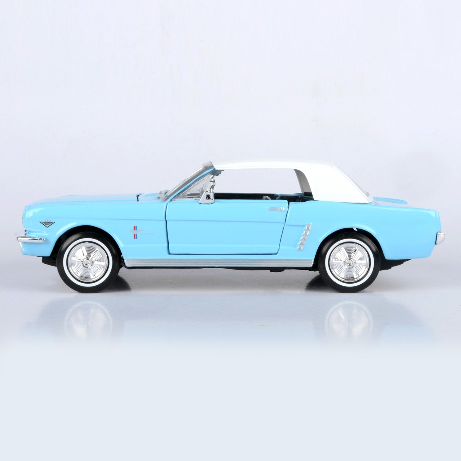 James Bond Thunderball Ford Mustang Model Car By Motormax | 007Store | Poloshirts