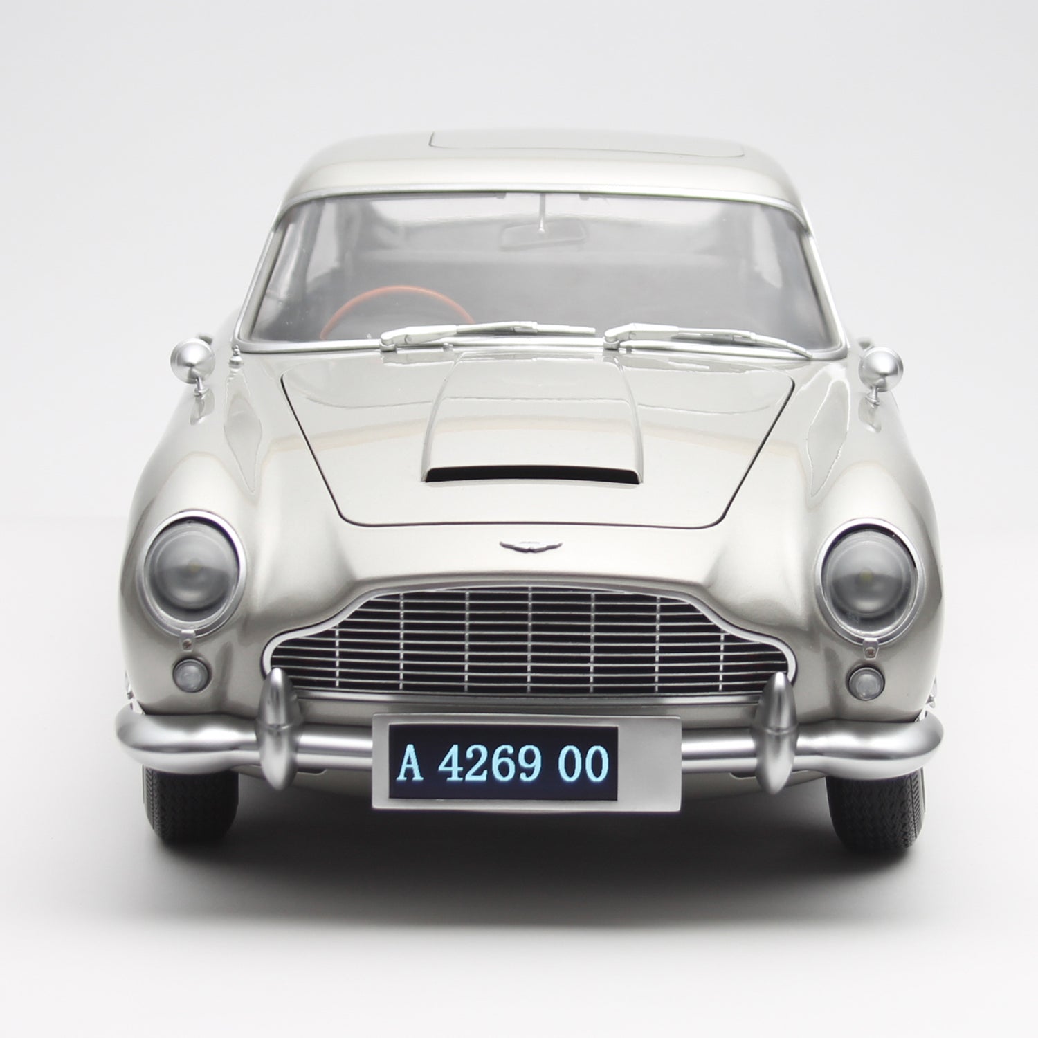 ASTON MARTIN DB5 007 1/18＋1:64 James Bond Aston Martin DB5 Model Kit Agora Subscription | 007Store