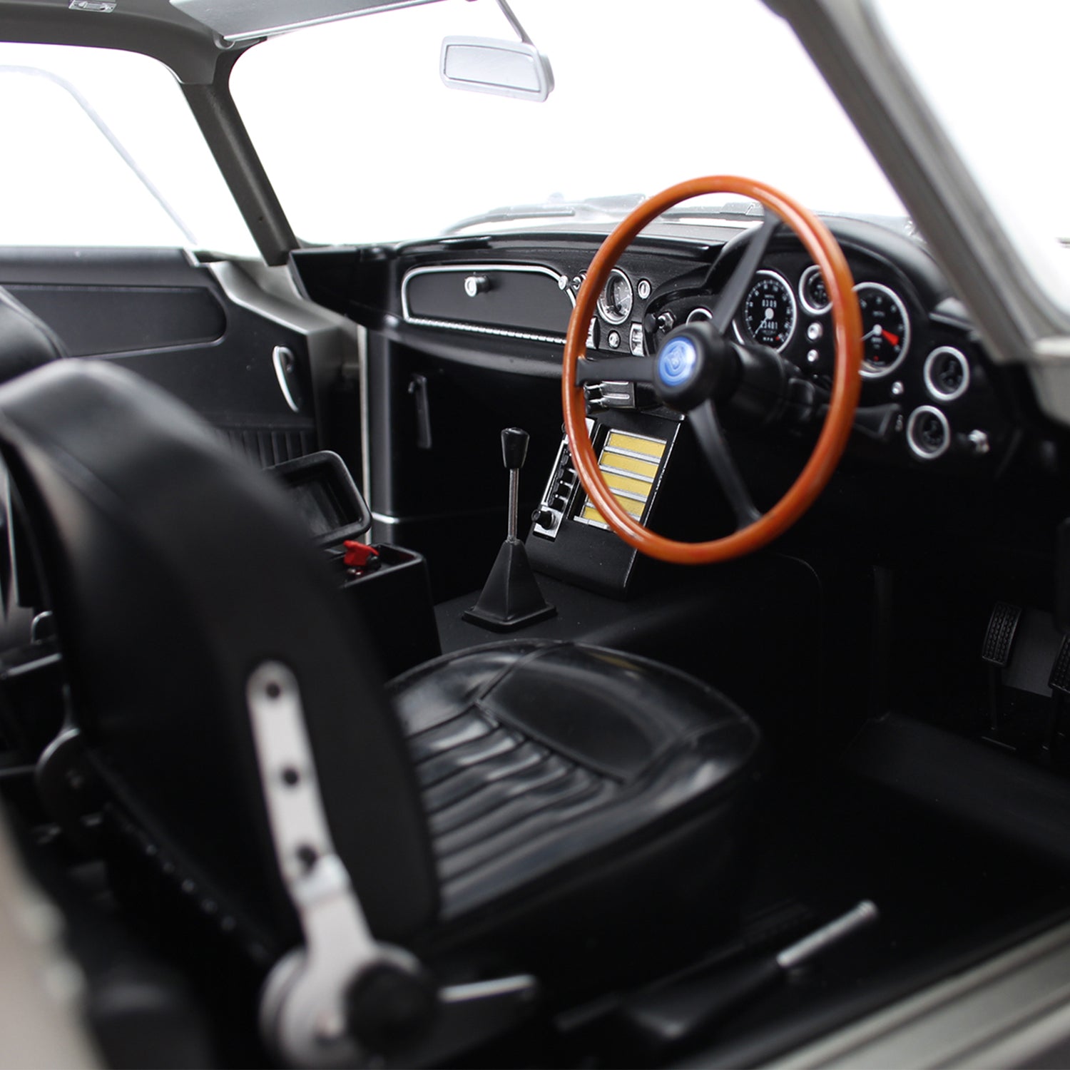 Db5 Baseboard James Bond Aston Martin DB5 Kit Collector's Edition Agora | 007Store