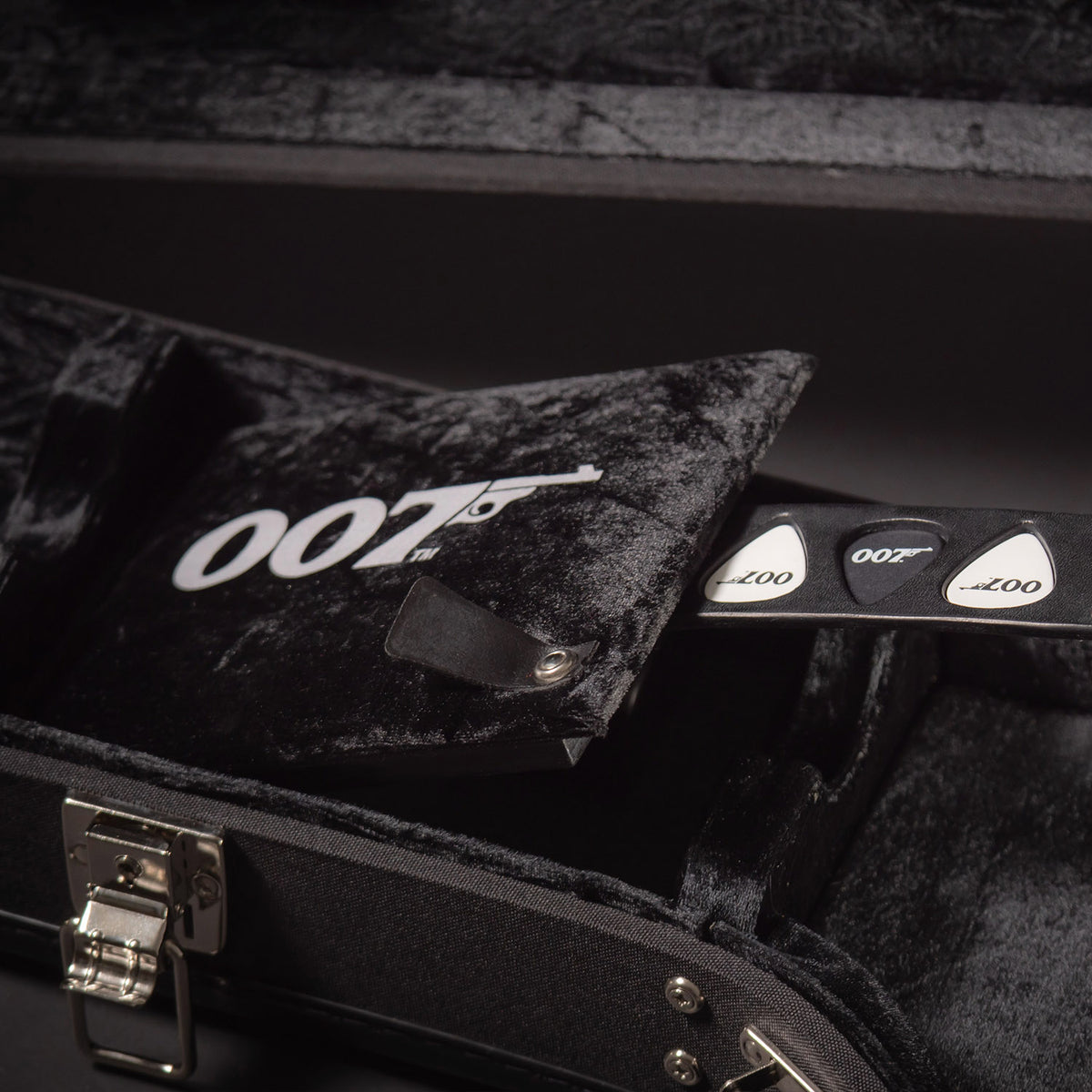 James Bond 007-Gitarre – signierte und nummerierte David Arnold Edition – von Duesenberg