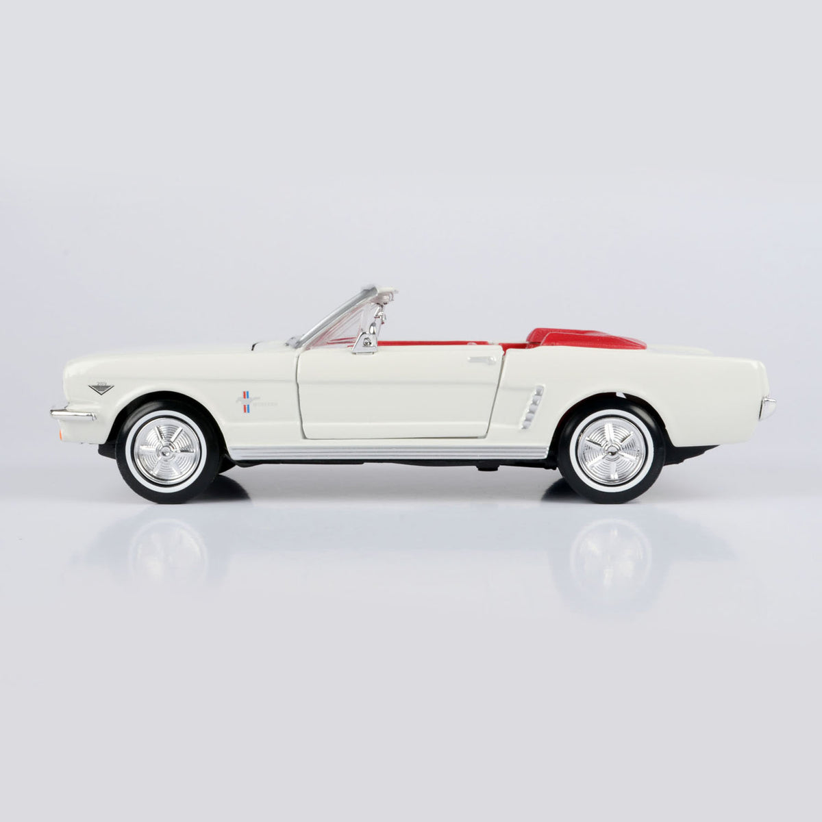 James Bond Ford Mustang Convertible Model Car - Goldfinger Edition - By Motormax