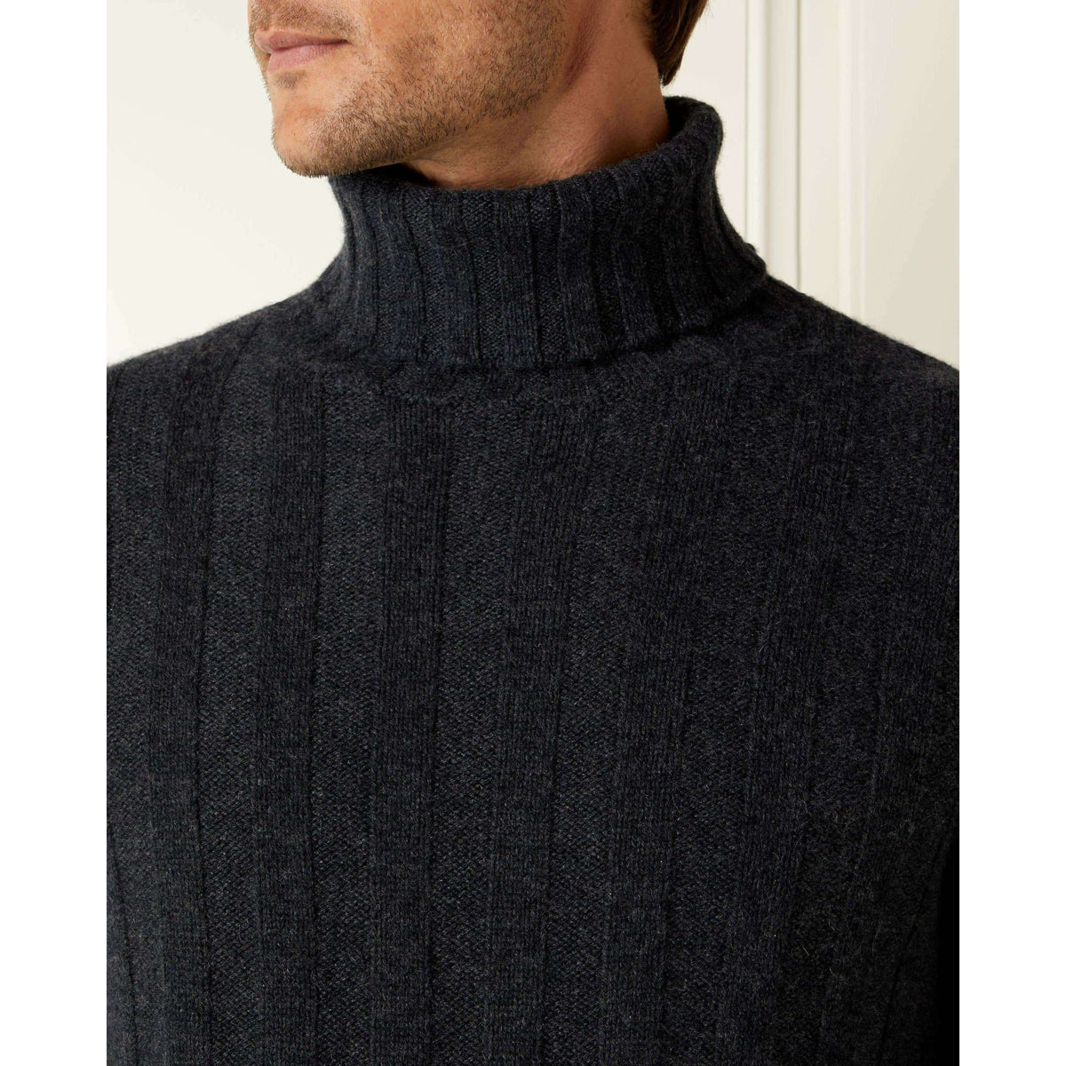 Chunky Rib Cashmere/Merino Roll Neck Sweater - Die Another Day Limited Edition By N.Peal - 007STORE