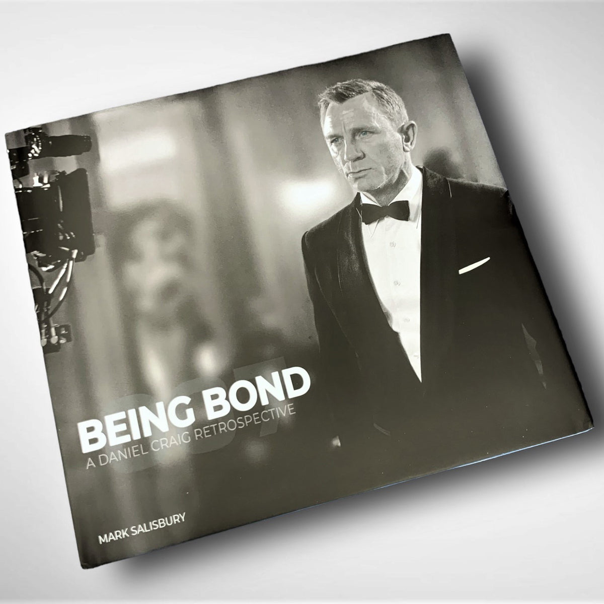 Being Bond - Ein gebundenes Buch mit einer Retrospektive von Daniel Craig