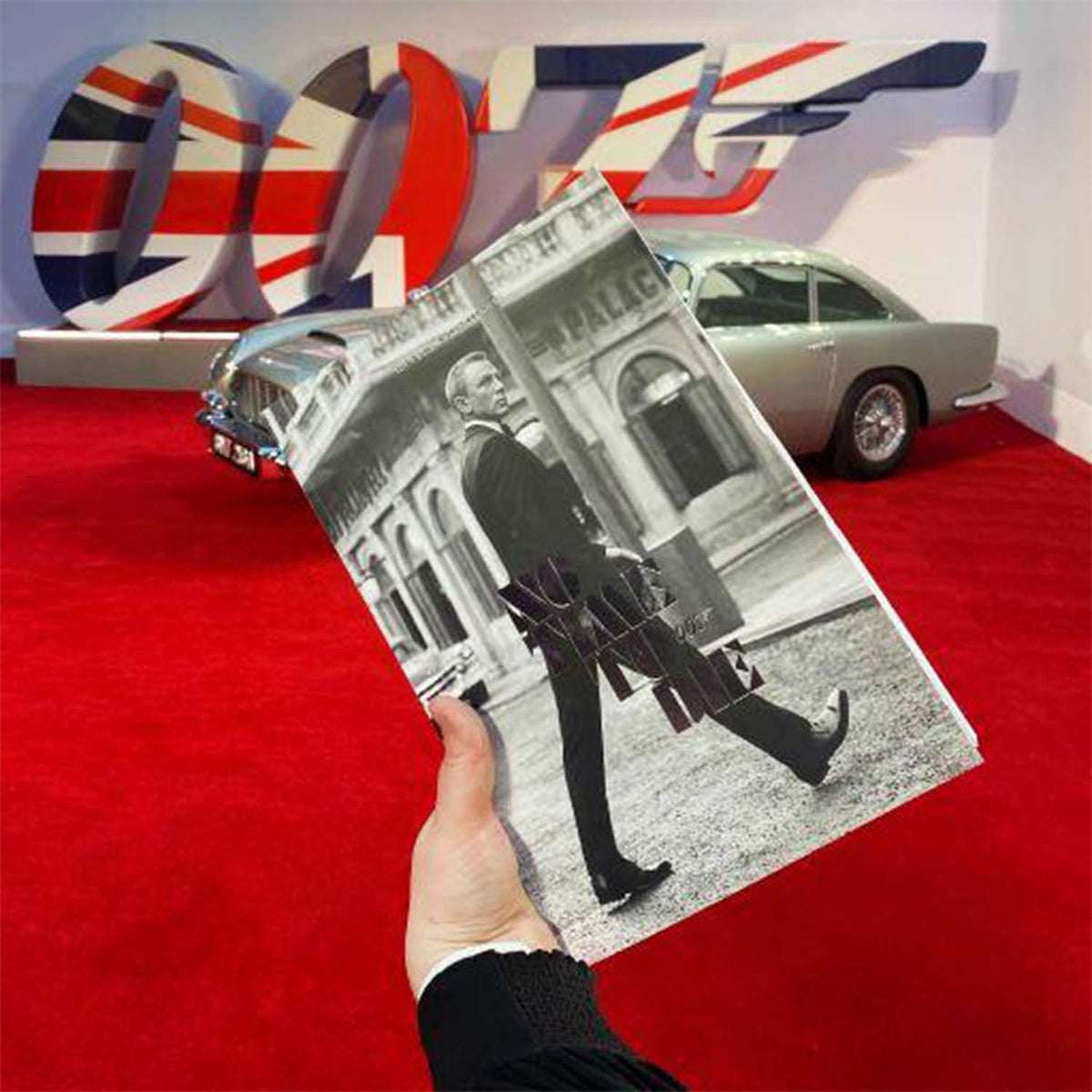James Bond No Time To Die Royal World Premiere Programme - Seven Signature Edition auction 007Store 